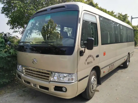 中巴车