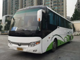 大巴车